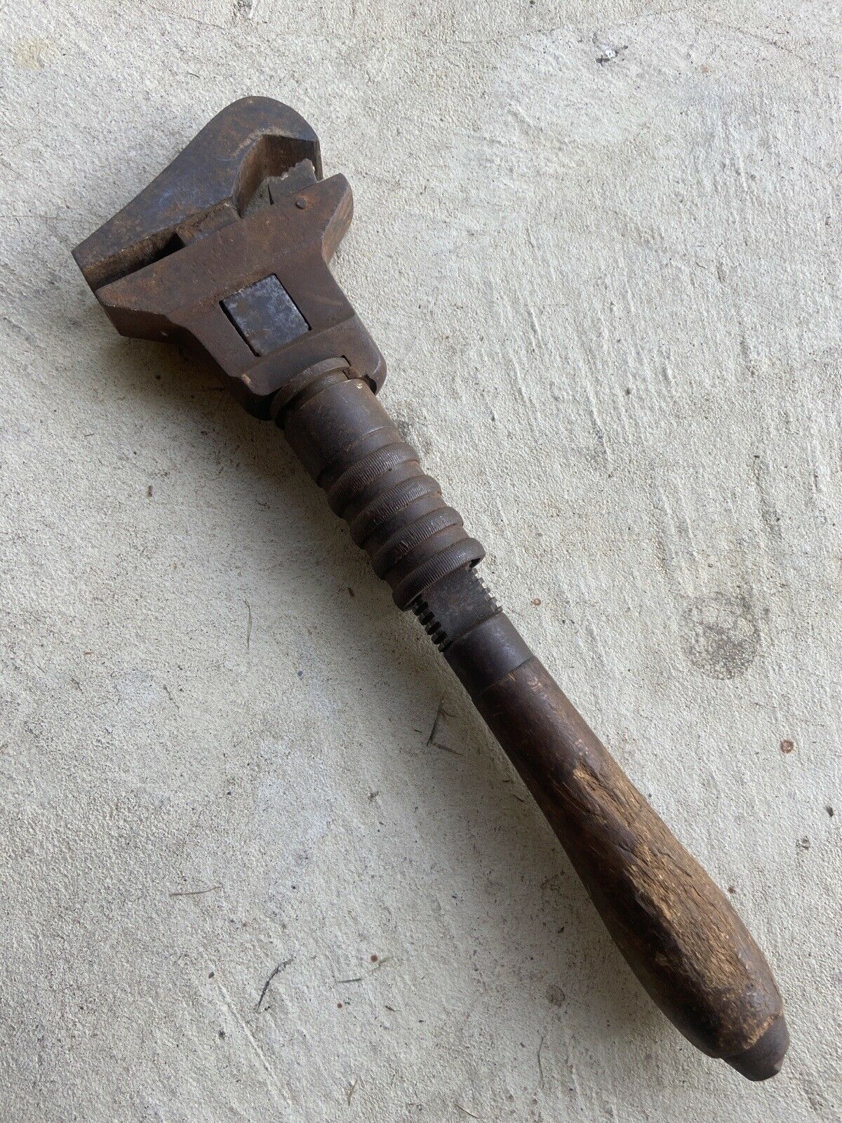 Vintage B & G Bemis And Gall Railroad Antique Wood Handle Monkey Pipe Wrench B&g