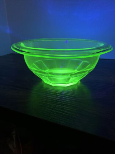 Vintage Hazel Atlas Uranium Vaseline Depression Glass 6.75in Mixing Beveled Bowl